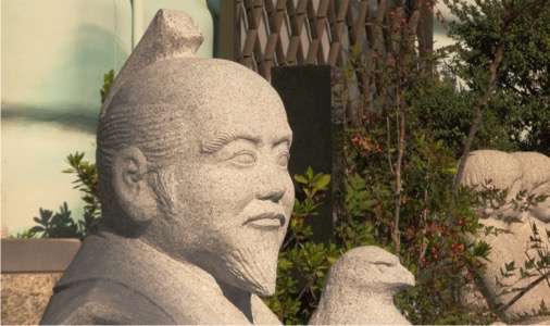 徳川家康公石像の横顔画像