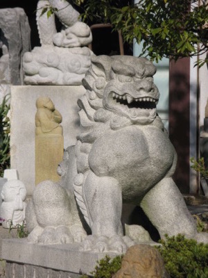 花沢石製狛犬の画像